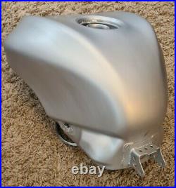 2004 2006 ZX10R Fuel Tank, Brushed Aluminium rep