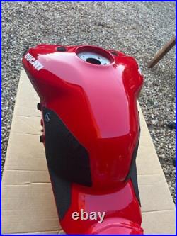 Ducati Street Fighter V4 Fuel Tank FULL PPF R&G Pads